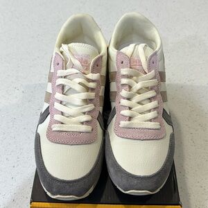 Gola size 9 brand new Daytona Quadrant papaya